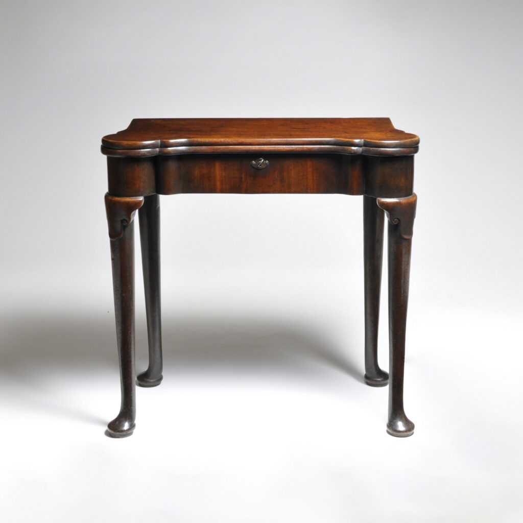 A SMALL PROPORTIONED GEORGE II PERIOD MAHOGANY TEA TABLE​ FRONT VIEW