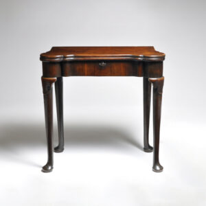 A SMALL PROPORTIONED GEORGE II PERIOD MAHOGANY TEA TABLE​ FRONT VIEW